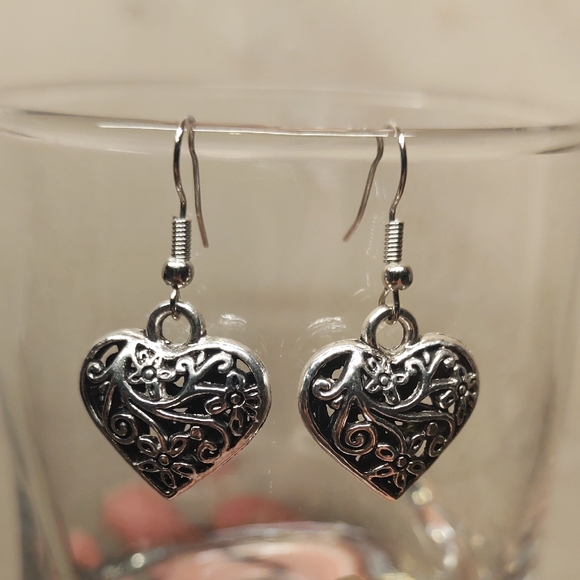 Fashion Jewelry Jewelry - BOGO! NEW! 3D Puffy Heart Open Scrolls Silver Dangle Earrings
